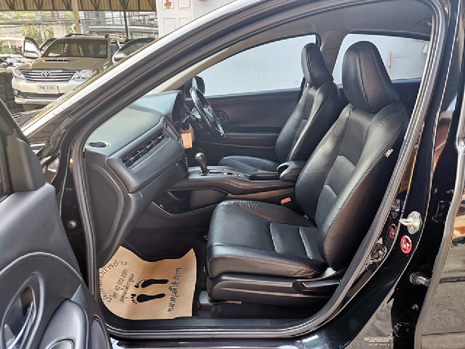 HONDA HR-V 1.8 E MNC ปี18จด19 สีดำ มือเดียว น็อตไม่ขยับ วิ่ง80551 เช็ค0 Kดีฟรีดาวน์ เงินสดไม่มี VAT