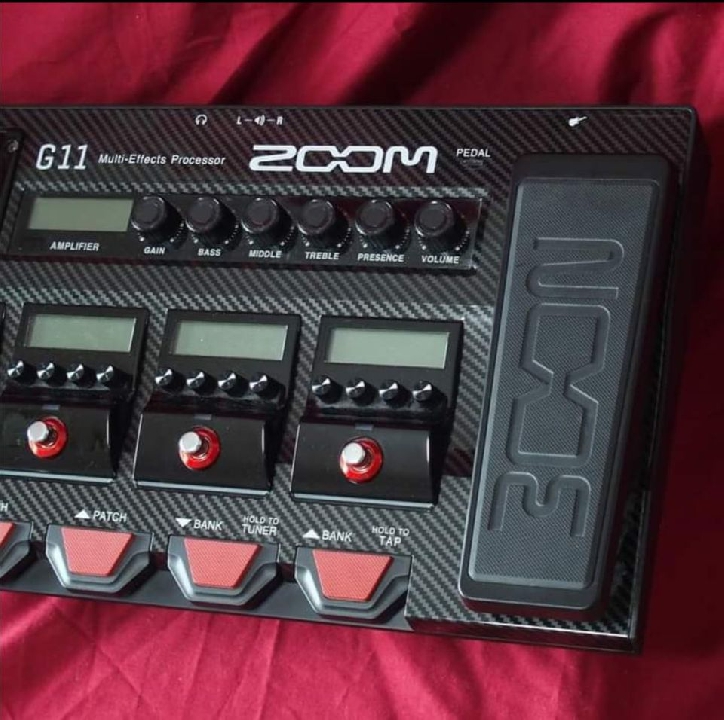 เอฟเฟคจอทัชสกรีน Zoom G11 ใหม่เอี่ยมครบกล่อง