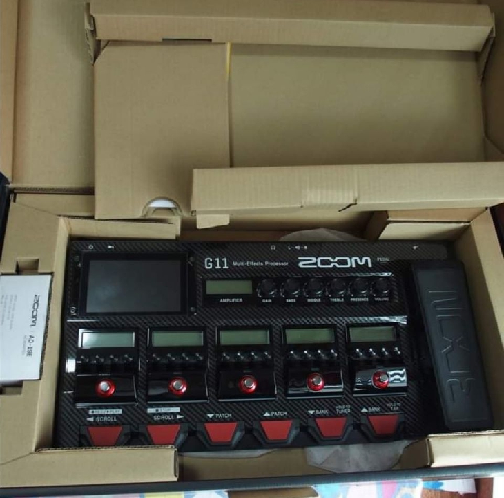 เอฟเฟคจอทัชสกรีน Zoom G11 ใหม่เอี่ยมครบกล่อง