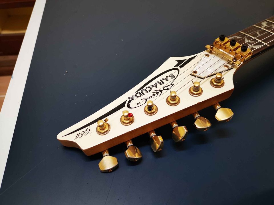 Baracuda GEM Guitar ไฟฟ้า พร้อม case แถมแอมป์ Fernandes OS-15