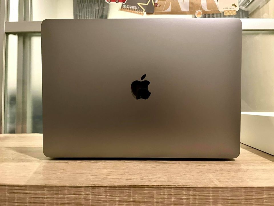 MacBook Air (Retina,13.3-inch,2018) Ram8gb SSD256gb ไม่ค่อยได้ใช้ สภาพเหมือนใหม่ ไม่มีรอยใดๆ 100%