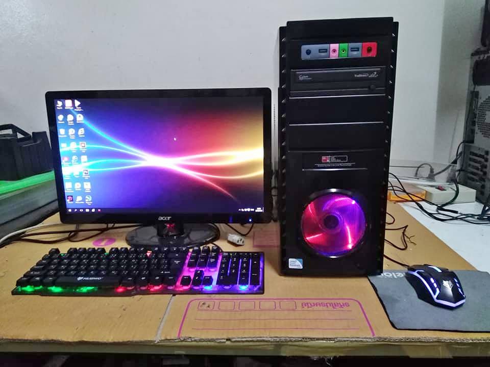 คอมตั้งโต๊ะสำหรับเล่นเกมส์