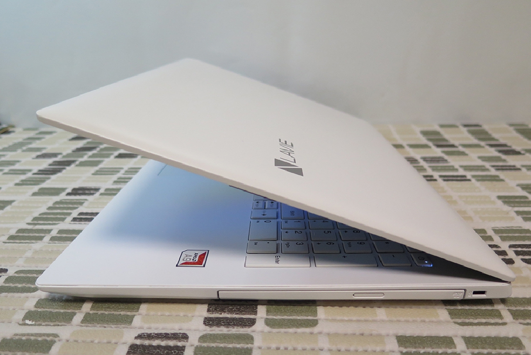 รุ่น 2019 Full HD NEC Lavie