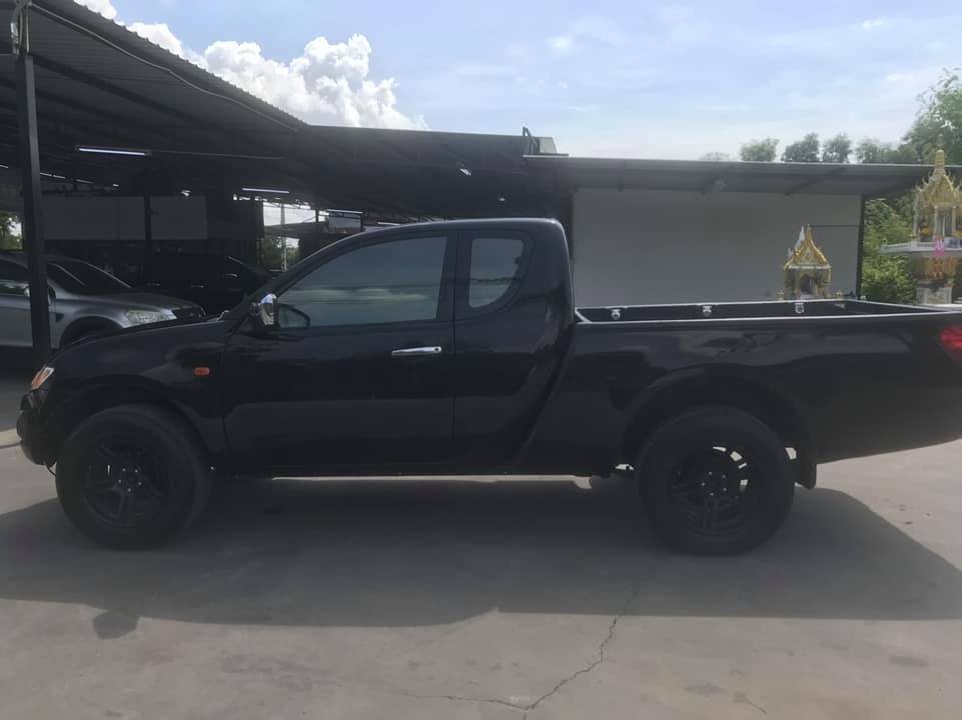 2006 Mitsubishi triton