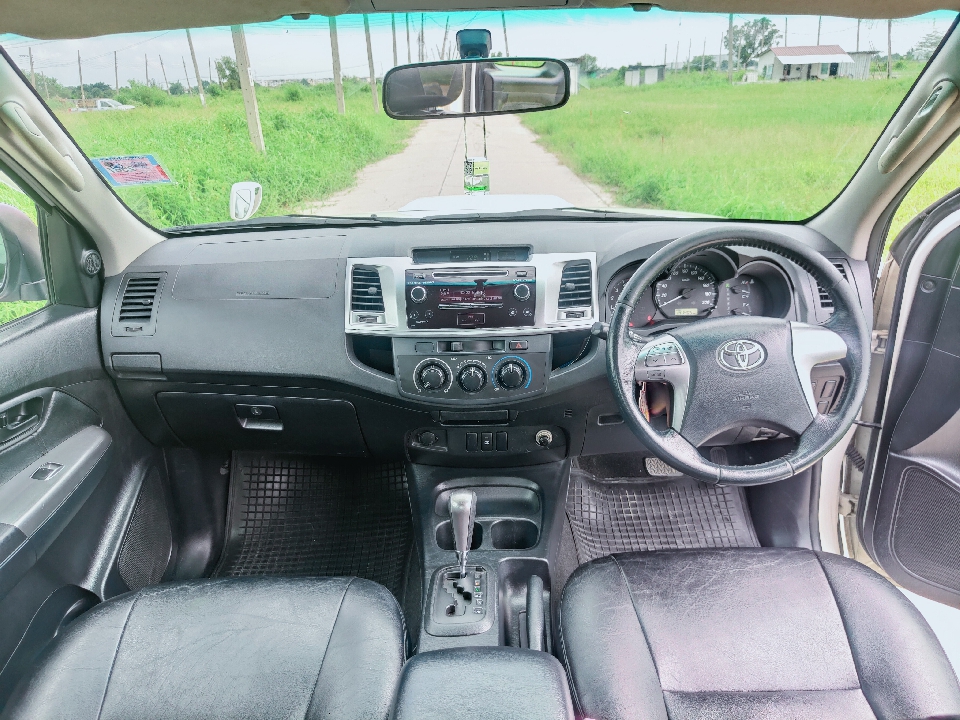 TOYOTA​ VIGO​ CHAMP2.5 VN AT ปี​ 2014