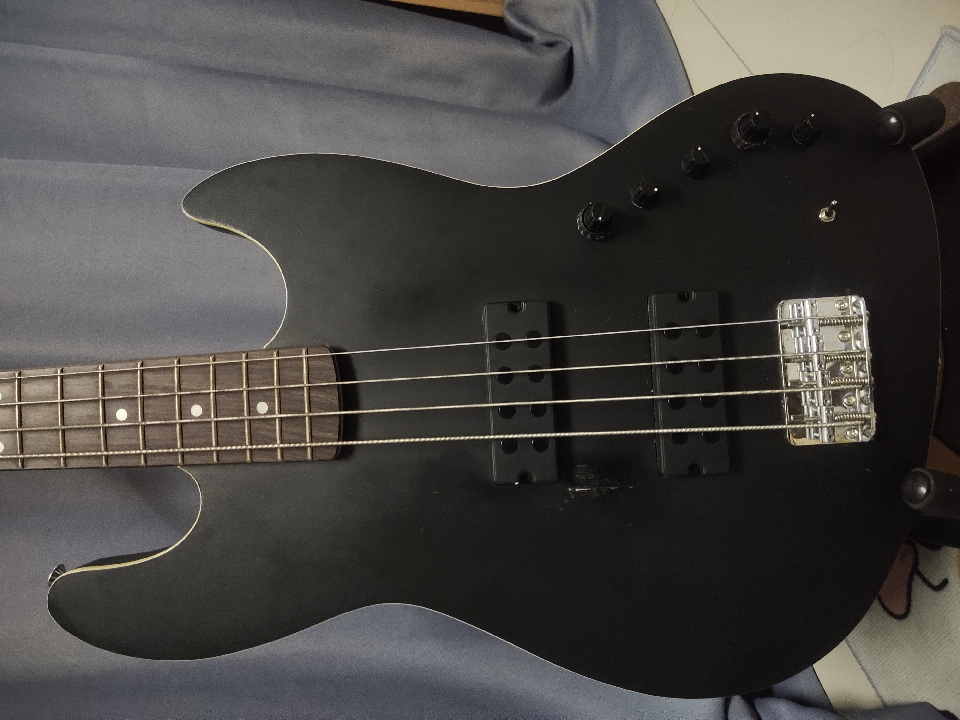 เบส sire v3 beauty Marcus Miller