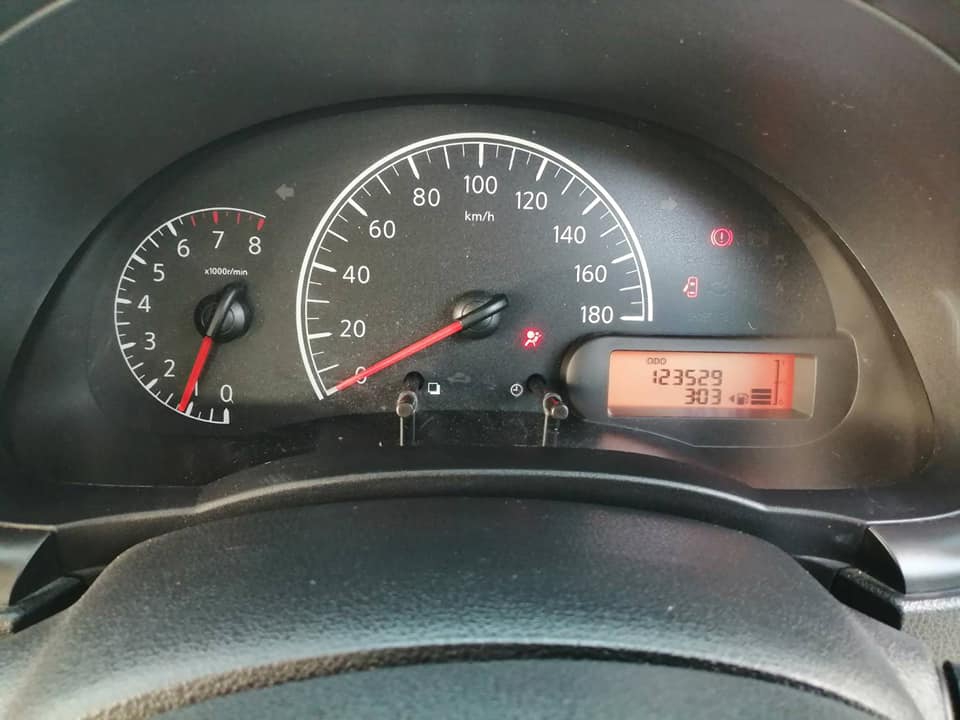 รถเก๋ง Nissan Almera ปี​ 13 กระจกไฟฟ้า Power ตัวรองท็อป เกียร์ธรรมดา ภาษีไม่ขาด​ แอร์เย็น​