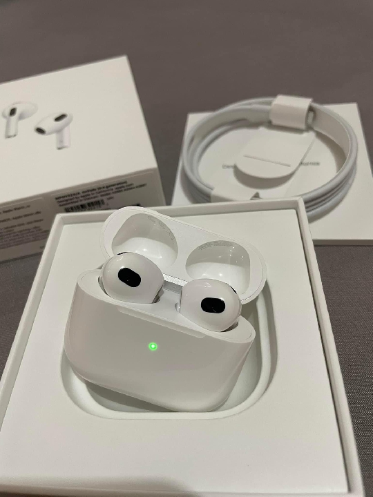 AirPods