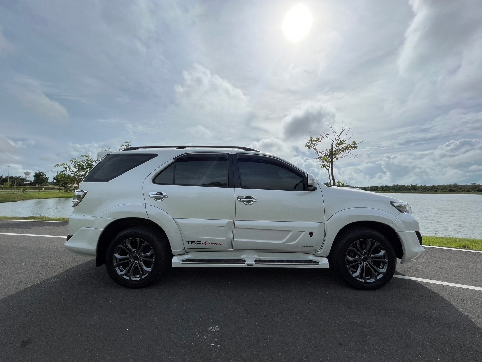 TOYOTA FORTUNER 3.0 TRD Sportivo 4WD AT ปี 2012