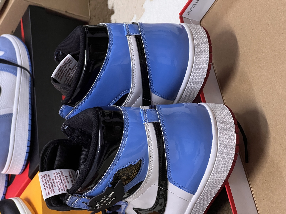 Air Jordan 1 Retro High Fearless UNC Chicago | 9 us