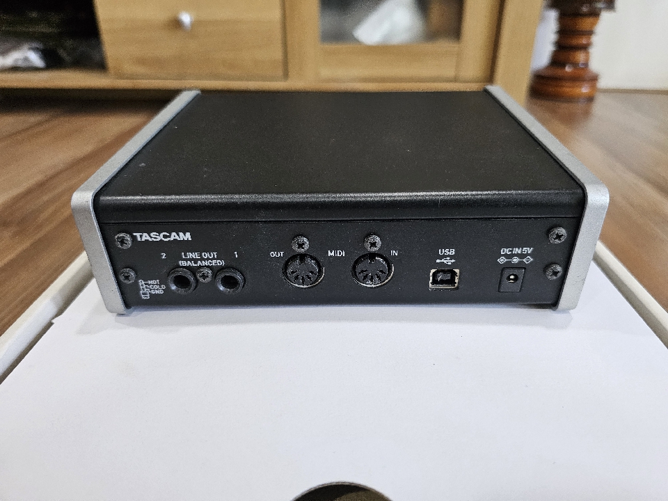 Tascam us-2×2  พร้อมชุดหูฟัง audio-technica ATH-M20x