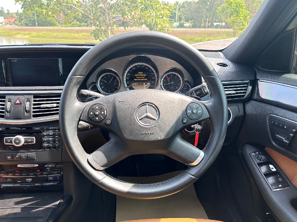 BENZ E-CLASS  E250 1.8 CGI โฉม W212 AT 2012