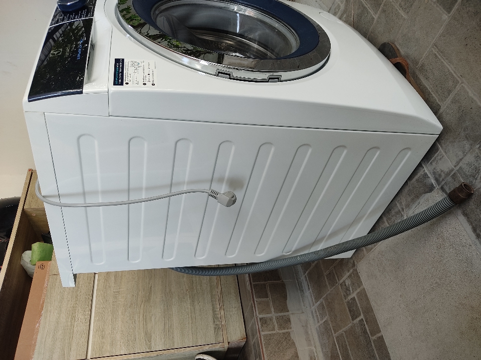 เครื่องซักผ้ามือสอง: ELECTROLUX 10KGs.