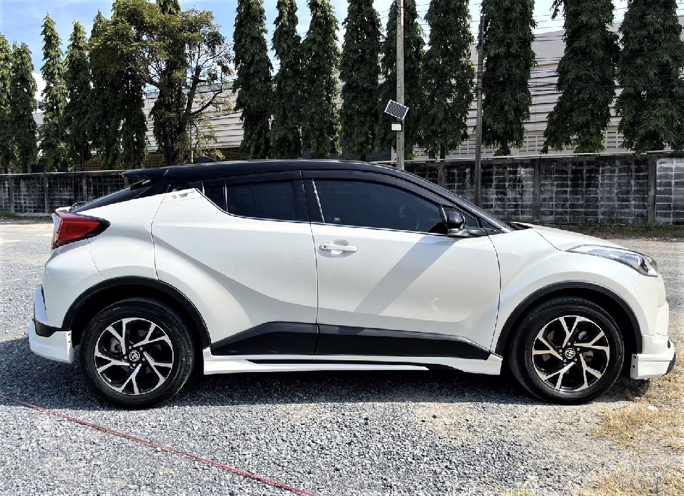 TOYOTA CH-R 1.8 MID เกียร์ออโต้ ปี 2020 สีขาว ✅ พวงมาลัยมัลติฟังก์ชั่น