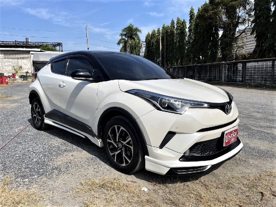 TOYOTA CH-R 1.8 MID เกียร์ออโต้ ปี 2020 สีขาว ✅ พวงมาลัยมัลติฟังก์ชั่น