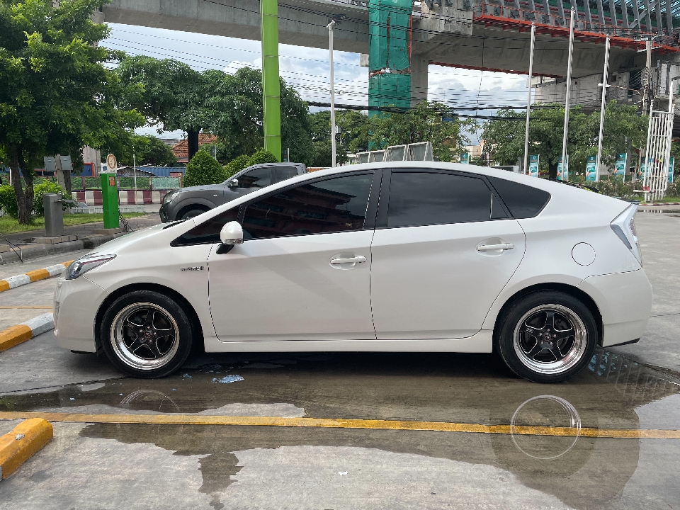 Prius 1.8 autoปี11 รถมือเดียวสภาพสวย