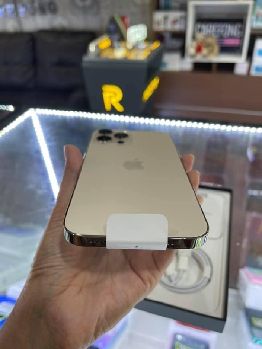ผ่อนไปใช้ไป วางดาวน์รับเครื่อง iPhone 12 Pro Max 128สีทอง แบต100% เครื่องศูนย์ไทย(TH)ประกัน