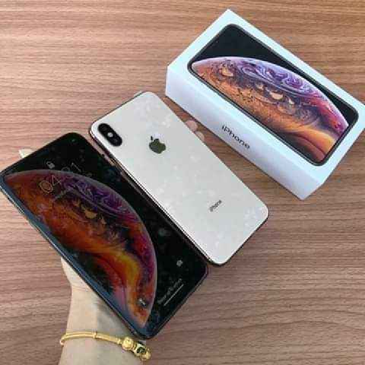 iPhone​ xs​ max​ 64gb