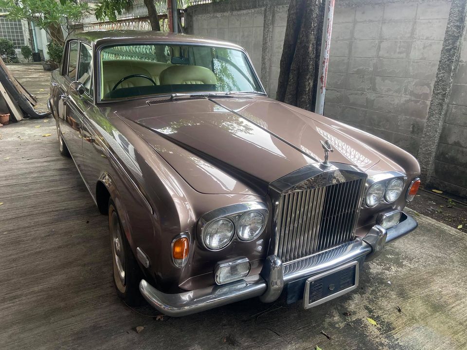 รถโบราณ Rolls Royce silver shadow