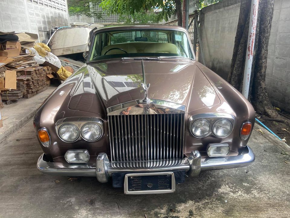 รถโบราณ Rolls Royce silver shadow