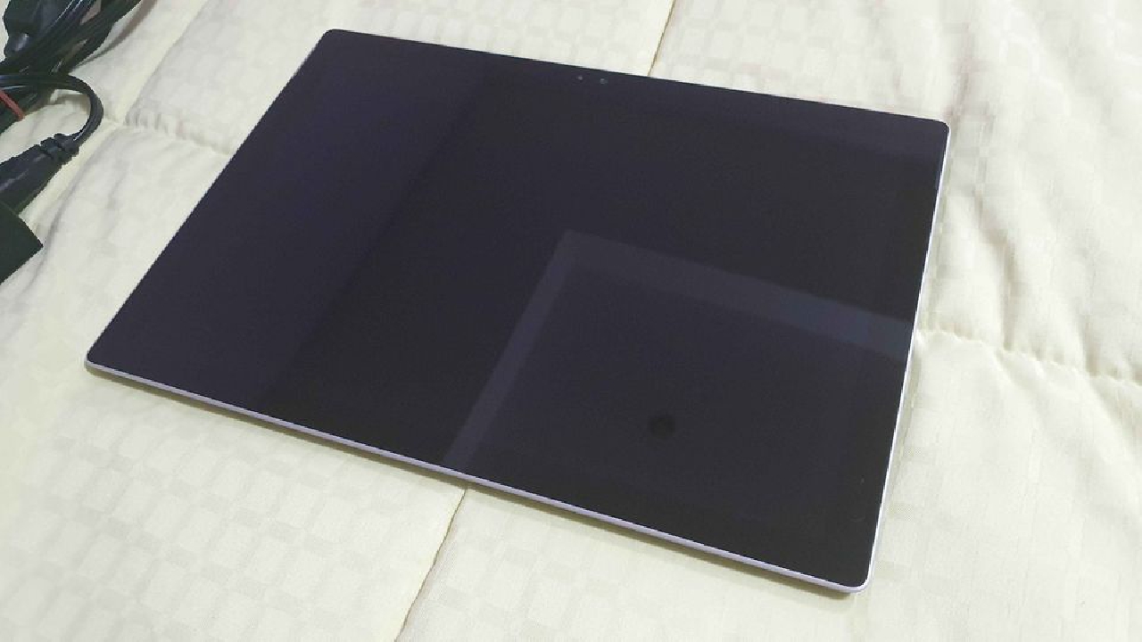 Surface Pro 4 Core i5-6300U 2.4GHz Ram 8 GB สภาพดี ขายเพราะไม่ได้ใช้งาน ต่อรองได้ค่ะ