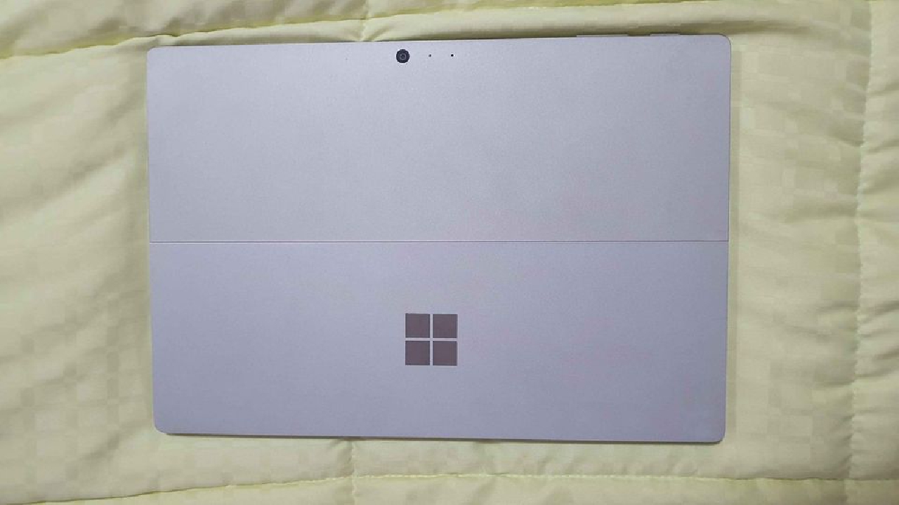 Surface Pro 4 Core i5-6300U 2.4GHz Ram 8 GB สภาพดี ขายเพราะไม่ได้ใช้งาน ต่อรองได้ค่ะ