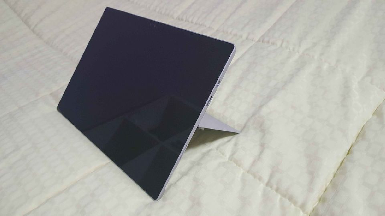 Surface Pro 4 Core i5-6300U 2.4GHz Ram 8 GB สภาพดี ขายเพราะไม่ได้ใช้งาน ต่อรองได้ค่ะ