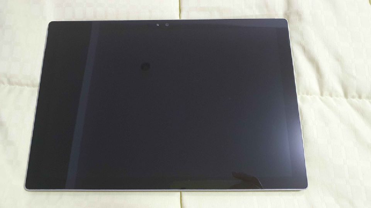 Surface Pro 4 Core i5-6300U 2.4GHz Ram 8 GB สภาพดี ขายเพราะไม่ได้ใช้งาน ต่อรองได้ค่ะ