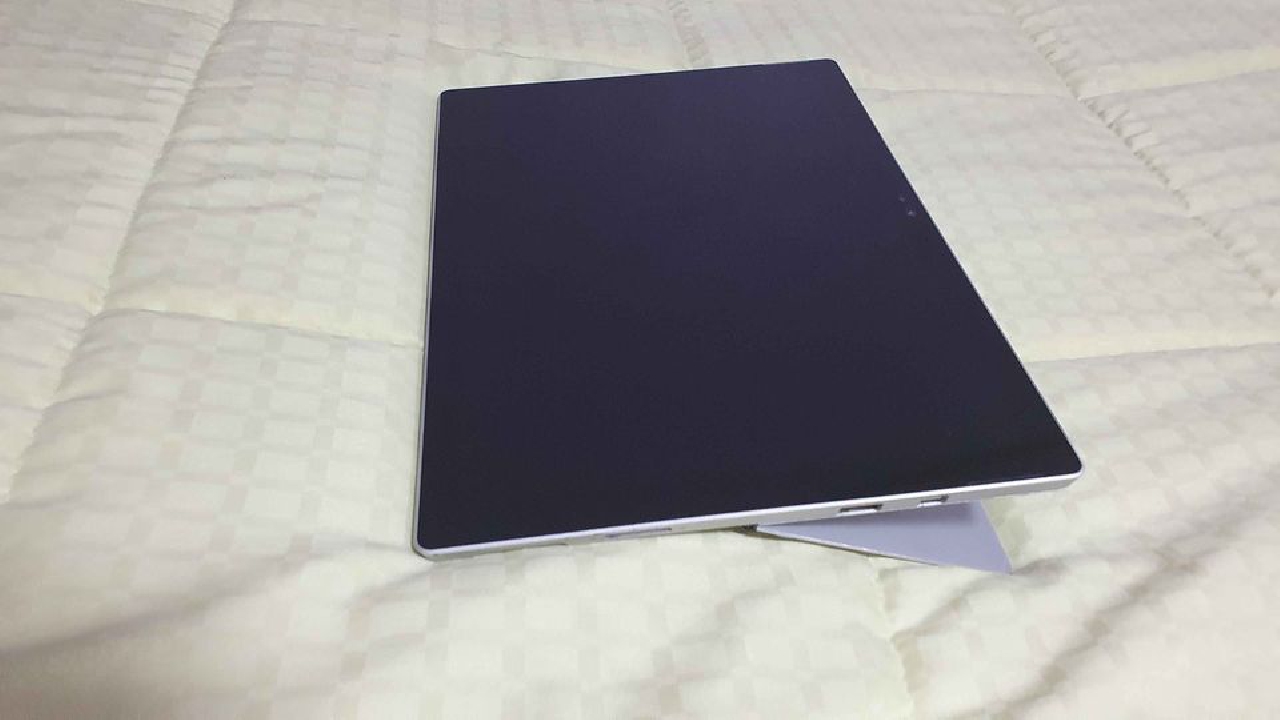 Surface Pro 4 Core i5-6300U 2.4GHz Ram 8 GB สภาพดี ขายเพราะไม่ได้ใช้งาน ต่อรองได้ค่ะ
