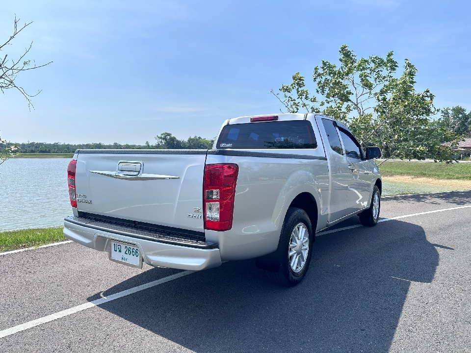 ISUZU D-MAX SPACECAB 2.5 Z MT 2013