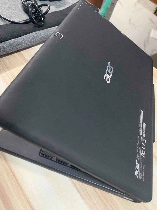 Acer one sw110-1ct