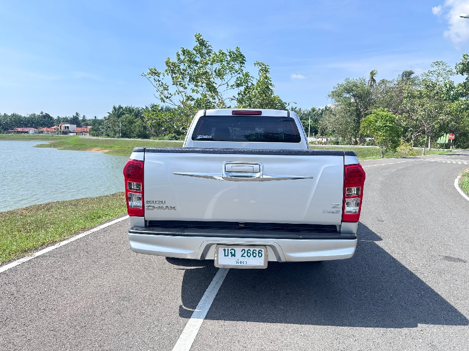 ISUZU D-MAX SPACECAB 2.5 Z MT 2013