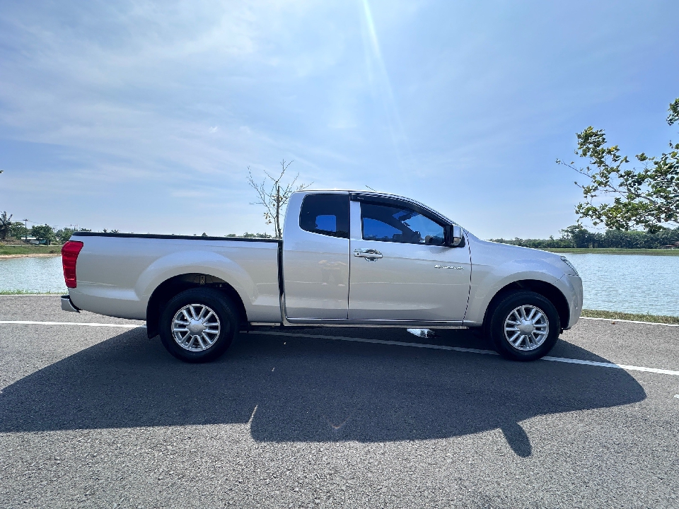 ISUZU D-MAX SPACECAB 2.5 Z MT 2013