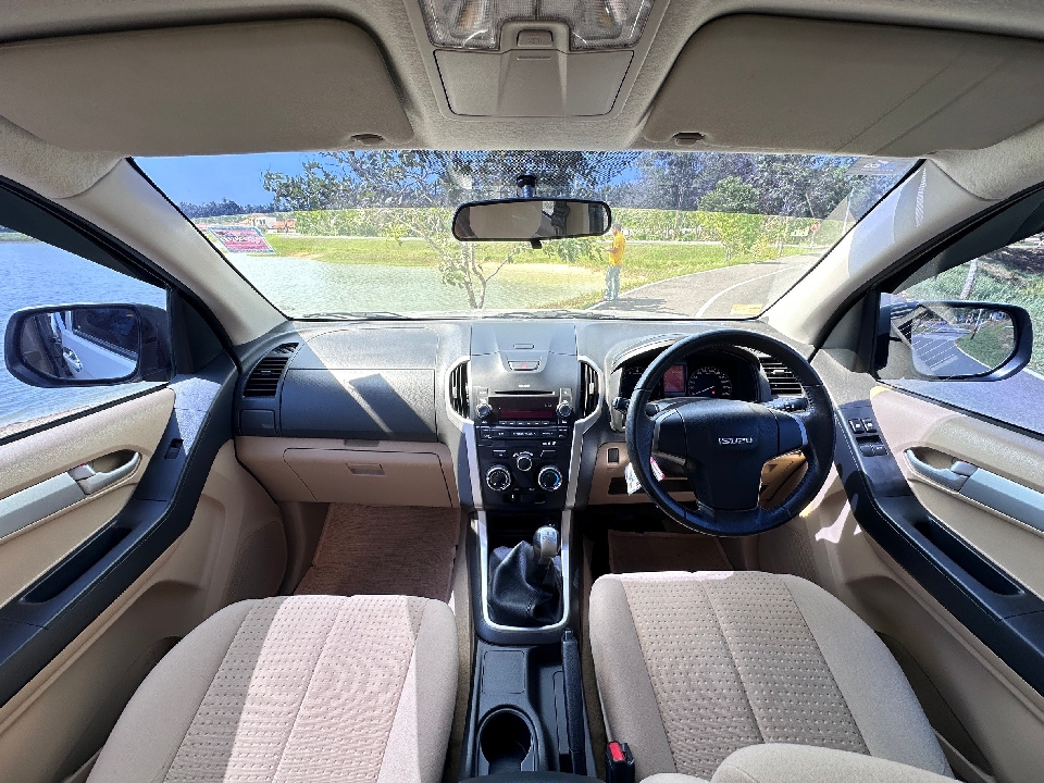 ISUZU D-MAX SPACECAB 2.5 Z MT 2013