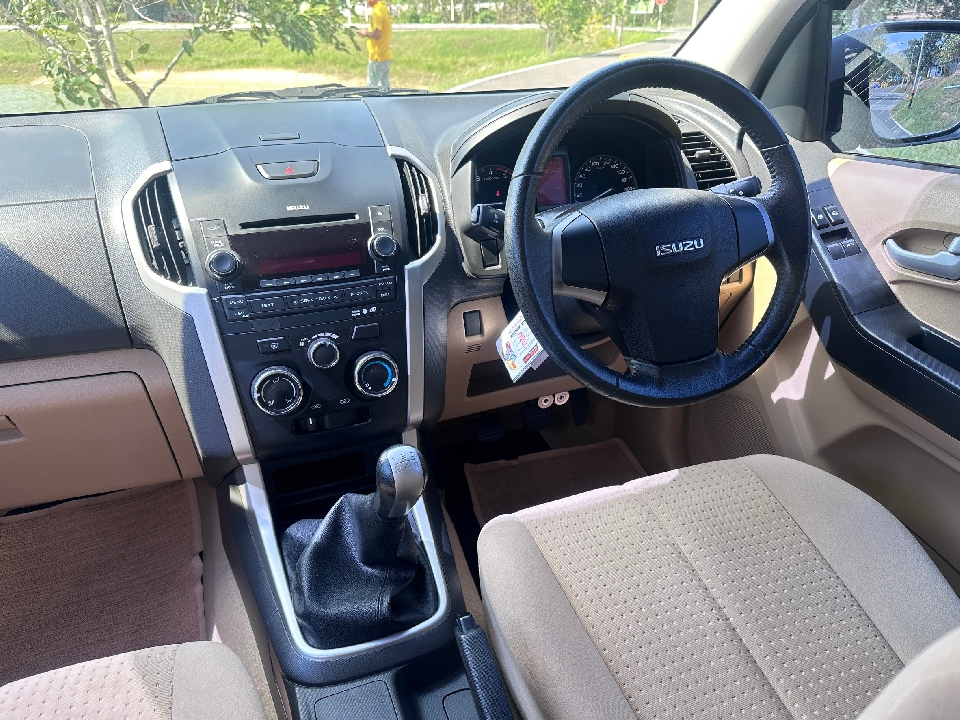 ISUZU D-MAX SPACECAB 2.5 Z MT 2013
