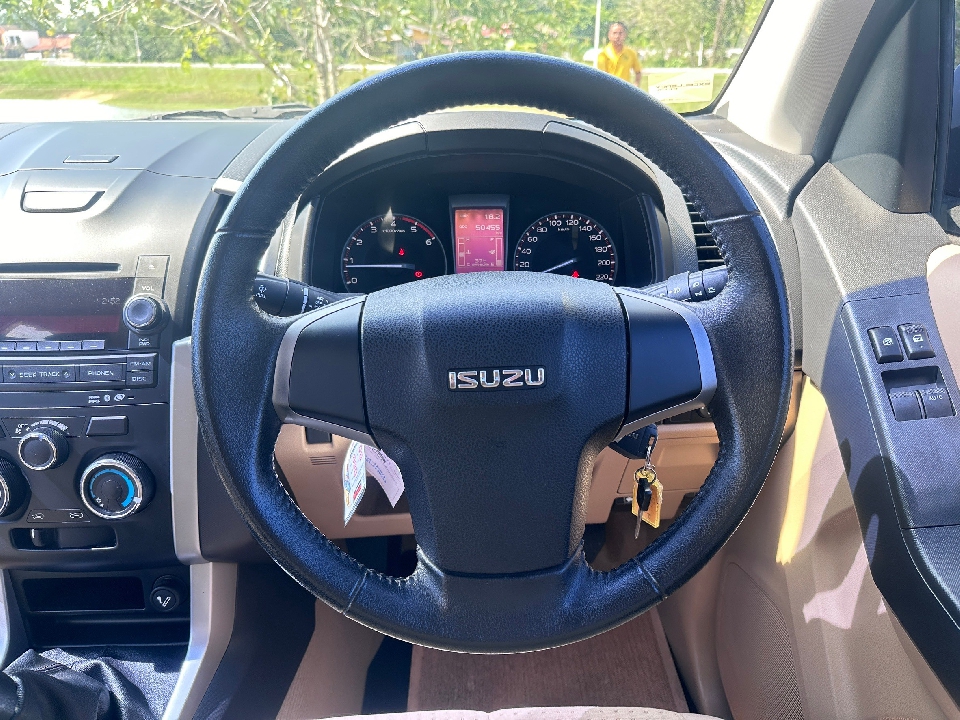 ISUZU D-MAX SPACECAB 2.5 Z MT 2013