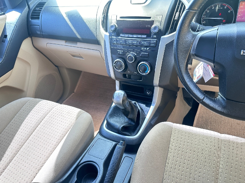 ISUZU D-MAX SPACECAB 2.5 Z MT 2013