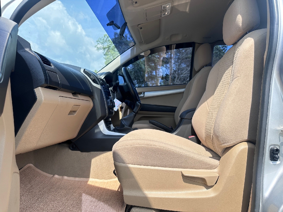 ISUZU D-MAX SPACECAB 2.5 Z MT 2013