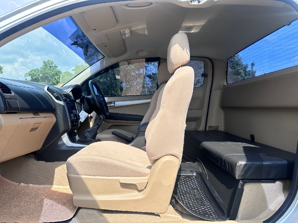 ISUZU D-MAX SPACECAB 2.5 Z MT 2013