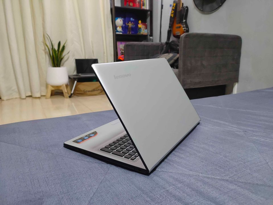 Lenovo จอ 15.6  แรม8