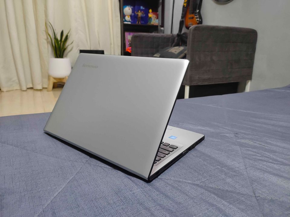 Lenovo จอ 15.6  แรม8