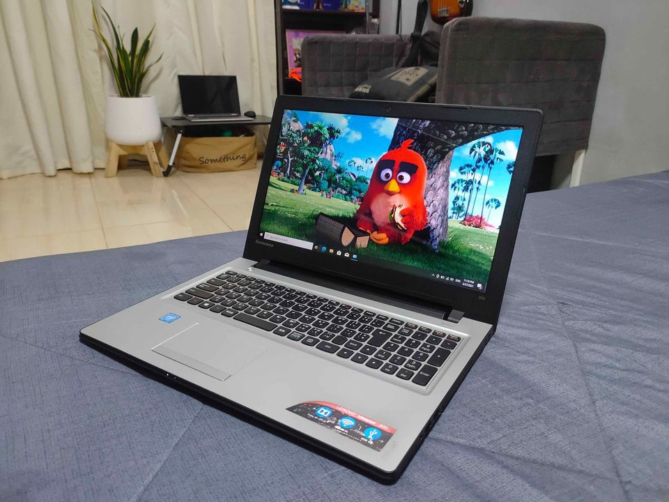 Lenovo จอ 15.6  แรม8
