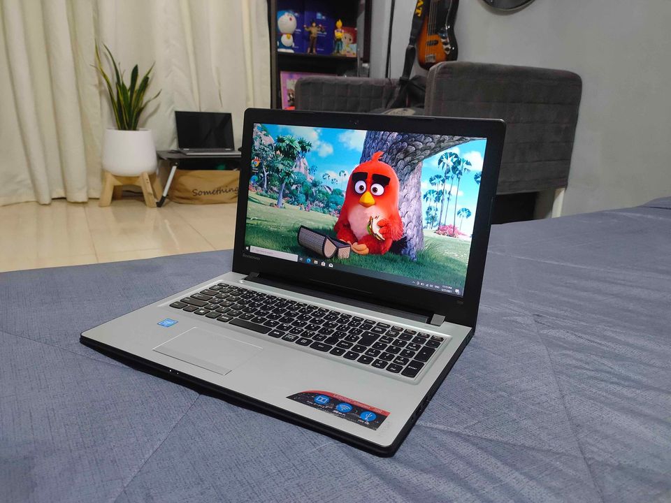 Lenovo จอ 15.6  แรม8