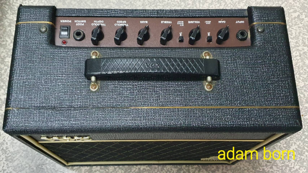 **ขายครับผม! Vox Cambridge15 V9159 แอมป์หลอด    สภาพดี แรงขับ 15 W ภาค Preamp     เป็นหลอด  **