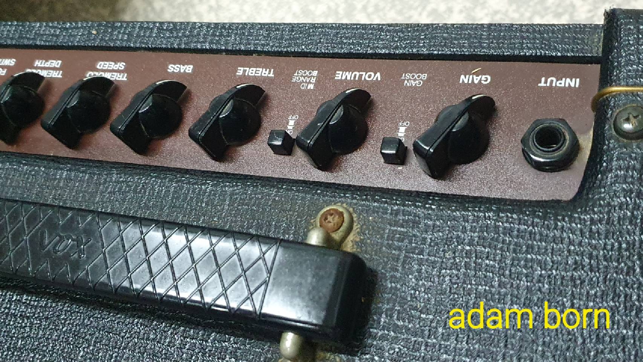**ขายครับผม! Vox Cambridge15 V9159 แอมป์หลอด    สภาพดี แรงขับ 15 W ภาค Preamp     เป็นหลอด  **