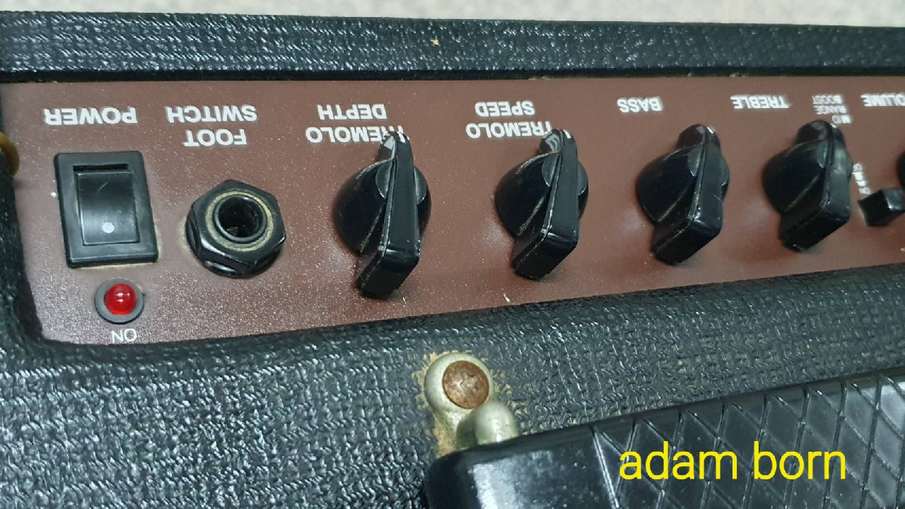 **ขายครับผม! Vox Cambridge15 V9159 แอมป์หลอด    สภาพดี แรงขับ 15 W ภาค Preamp     เป็นหลอด  **