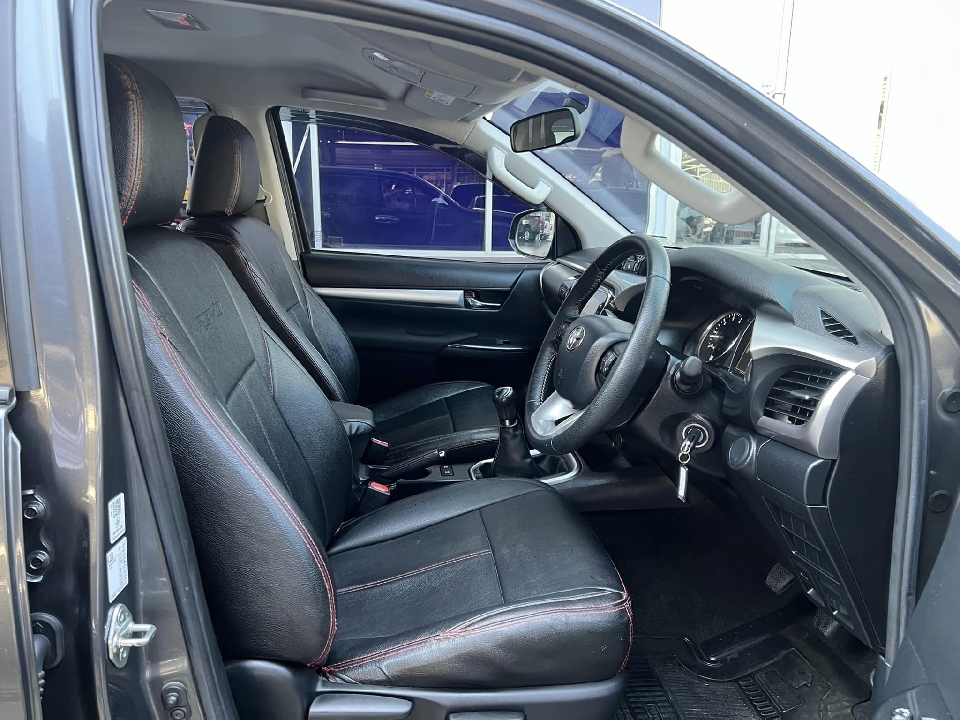 Revo D-cab 2.4 MID 4✖️4 (4WD) ปี 2021