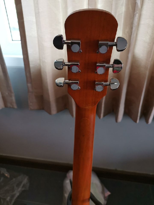 ขายกีตาร์โปร่งไฟฟ้า​ ขนาด​ 41​ นิ้ว​ เป็นกีตาร์มือ1​ เสียงดี​ ราคาไม่แพง​ มีของแถมและเก็บเงินปลายทาง