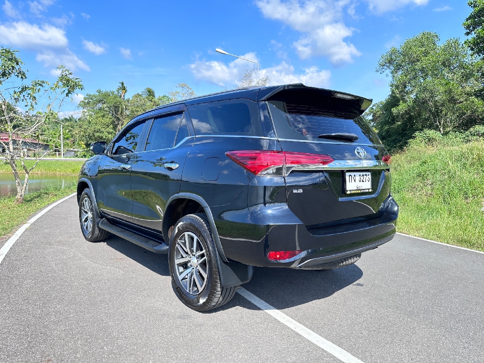 TOYOTA FORTUNER  2.8 V 2WD AT  2016