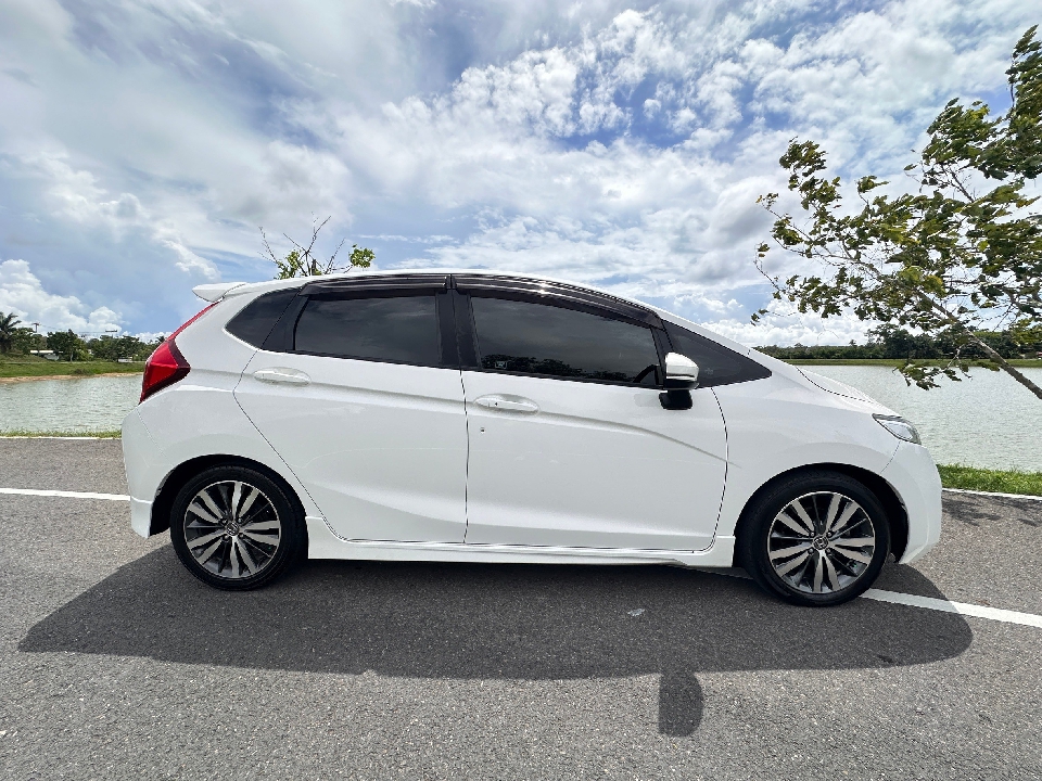 HONDA JAZZ  1.5 i-VTEC SV+ AT 2015